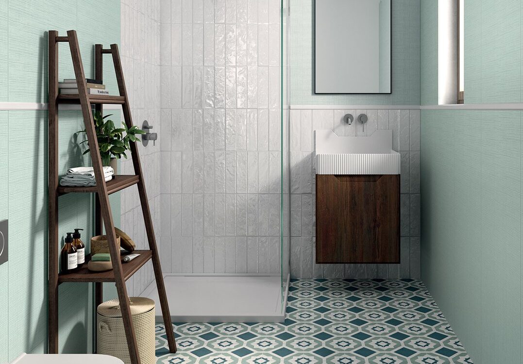GENERATED_LIS_AZUREREG_BIANCOTEA_GEOMETRICO_OC_XCUXXCL.JPG.1400X1400_Q85 1077X750 | ID Carrelage Quels sont les différents mobiliers composant une salle de bain ?
